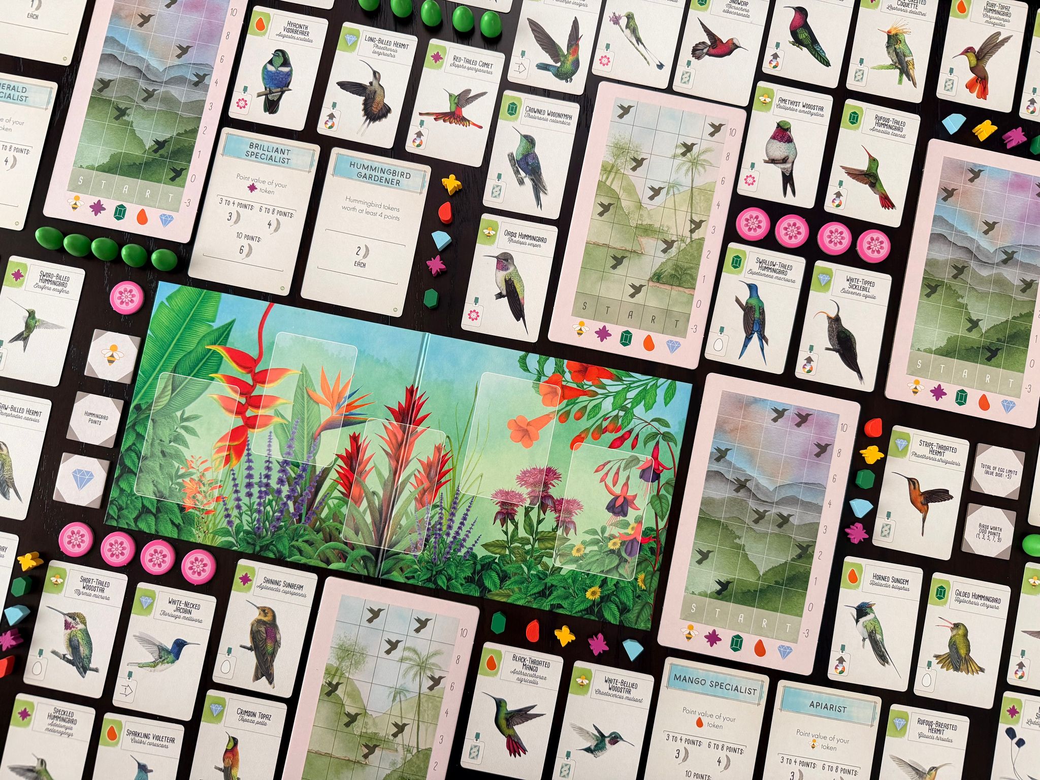 Hummingbird‑kort och tropiskt spelbräde från Wingspan Americas.