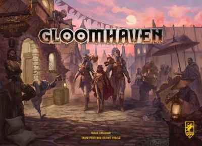 Bilden visar en detaljerad världskarta från Gloomhaven Second Edition med berg, skogar, floder och markerade platser. Längst ned syns en grupp äventyrare, och kartan används för att följa kampanjens framsteg och globala händelser.