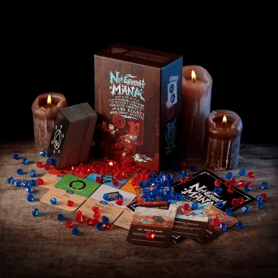 Not Enough Mana spelbox med kort och tokens i fantasytema.