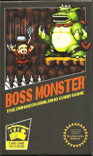 Boss Monster spelbox med pixelgrafik där en äventyrare möter en kronprydd monsterboss.